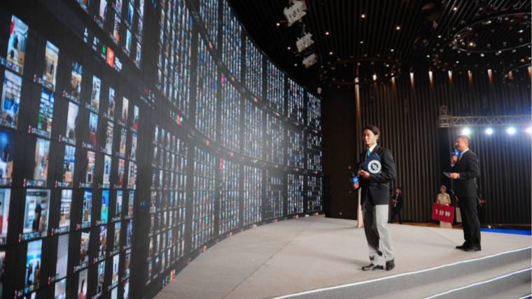 adjudicator next to huge screen
